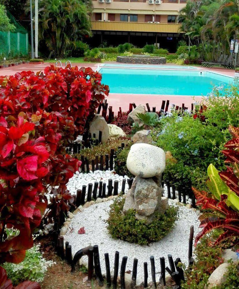 Mersing Merlin Inn Exterior foto